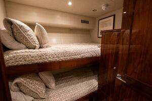 2021 Viking 72 Enclosed Bridge thumbnail 23