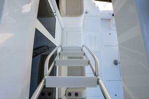 2021 Viking 72 Enclosed Bridge thumbnail 37