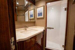 2021 Viking 72 Enclosed Bridge thumbnail 21