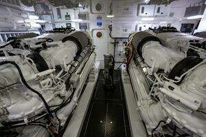 2021 Viking 72 Enclosed Bridge thumbnail 48