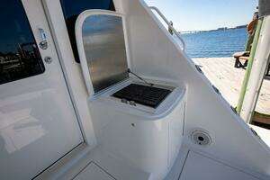 2021 Viking 72 Enclosed Bridge thumbnail 36