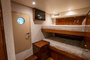2021 Viking 72 Enclosed Bridge thumbnail 29