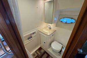 2000 Tiara Yachts 3500 Open thumbnail 32