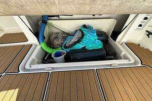 2000 Tiara Yachts 3500 Open thumbnail 6