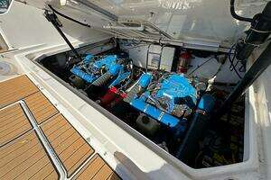 2000 Tiara Yachts 3500 Open thumbnail 18