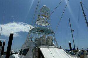1990 Hatteras 45 Convertible thumbnail 4