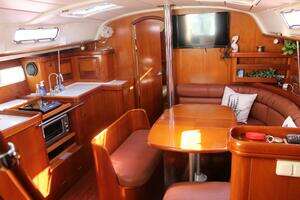 2001 Beneteau 411 thumbnail 19