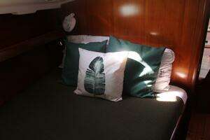 2001 Beneteau 411 thumbnail 35