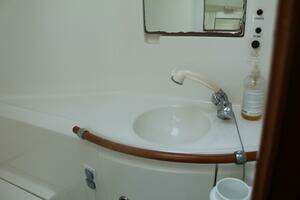 2001 Beneteau 411 thumbnail 36
