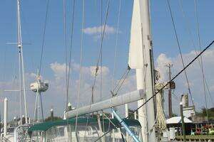 2001 Beneteau 411 thumbnail 4