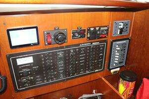 2001 Beneteau 411 thumbnail 26