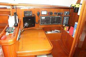 2001 Beneteau 411 thumbnail 24
