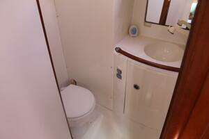 2001 Beneteau 411 thumbnail 31