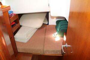 2001 Beneteau 411 thumbnail 28