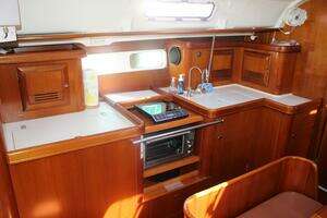2001 Beneteau 411 thumbnail 22