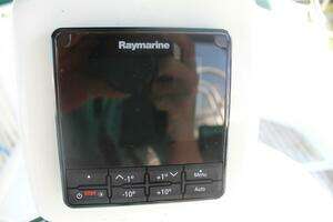 2001 Beneteau 411 thumbnail 16