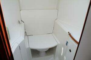 2001 Beneteau 411 thumbnail 37