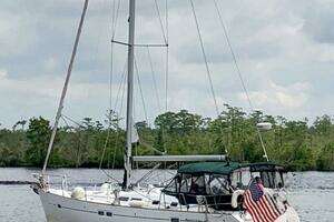 2004 Beneteau 423 thumbnail 2