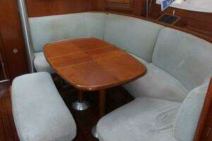 2004 Beneteau 423 thumbnail 22