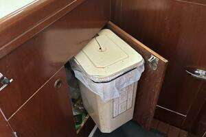 2004 Beneteau 423 thumbnail 35