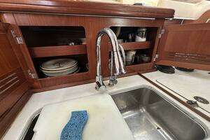 2004 Beneteau 423 thumbnail 33