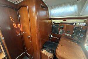 2004 Beneteau 423 thumbnail 23