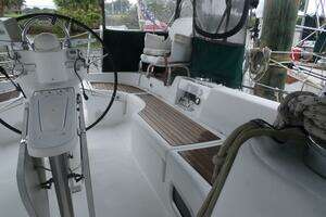 2004 Beneteau 423 thumbnail 12