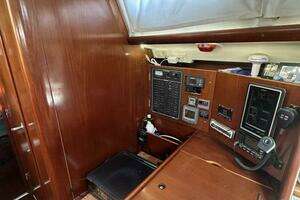 2004 Beneteau 423 thumbnail 25