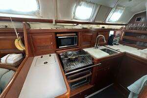 2004 Beneteau 423 thumbnail 31
