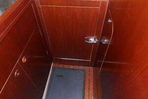 2004 Beneteau 423 thumbnail 40