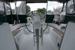 2004 Beneteau 423 thumbnail 18