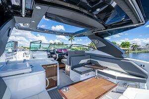 2022 Cruisers Yachts GLS OB thumbnail 14