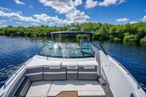 2022 Cruisers Yachts GLS OB thumbnail 7