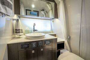 2022 Cruisers Yachts GLS OB thumbnail 40