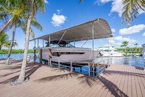 2022 Cruisers Yachts GLS OB thumbnail 33