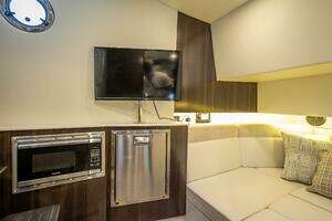 2022 Cruisers Yachts GLS OB thumbnail 39
