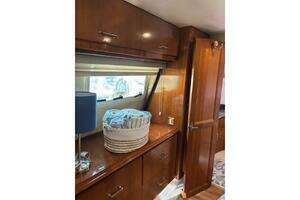2004 Carver 466 Motor Yacht thumbnail 44