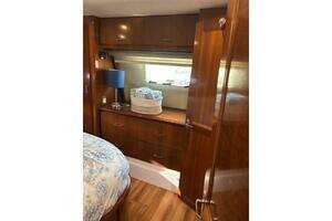 2004 Carver 466 Motor Yacht thumbnail 42
