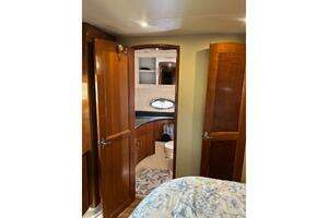 2004 Carver 466 Motor Yacht thumbnail 43