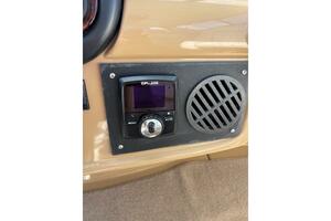 Control panel on 2004 Carver 466 Motor Yacht with Zipwake sy