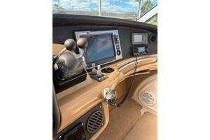 2004 Carver 466 Motor Yacht thumbnail 18