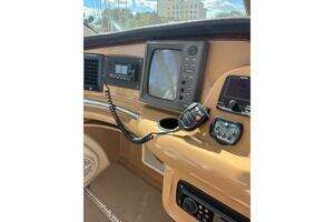 2004 Carver 466 Motor Yacht thumbnail 17