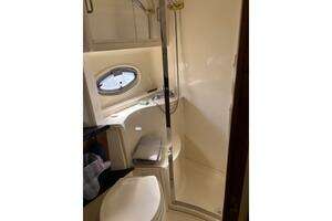 2004 Carver 466 Motor Yacht thumbnail 46