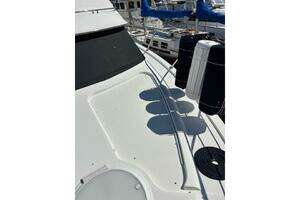 2004 Carver 466 Motor Yacht thumbnail 27