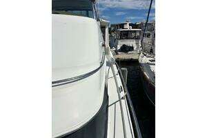 2004 Carver 466 Motor Yacht thumbnail 30