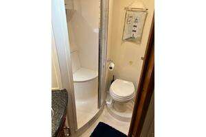 2004 Carver 466 Motor Yacht thumbnail 66