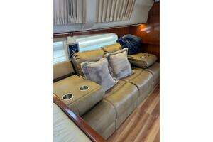 2004 Carver 466 Motor Yacht thumbnail 34