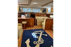 Luxurious interior of 2004 Carver 466 Motor Yacht with elega