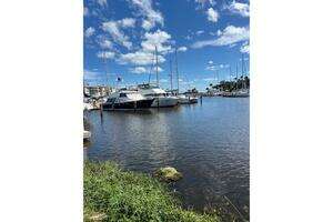 2004 Carver 466 Motor Yacht thumbnail 91