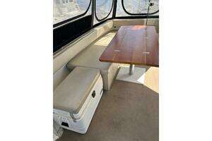 2004 Carver 466 Motor Yacht thumbnail 12